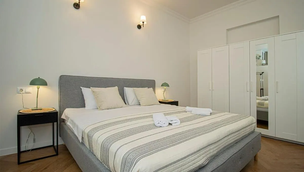בית נופש טביליסי Elegant 1Br Vake Apt For 3 - By Wehost